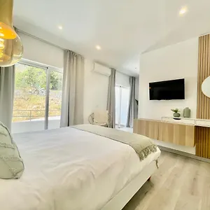  Apartment White Downtown